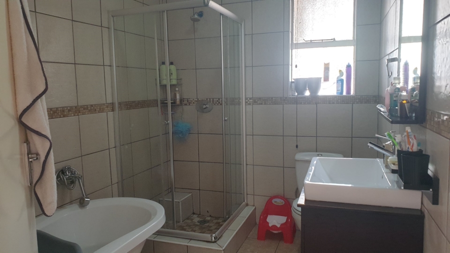 6 Bedroom Property for Sale in Clubview Gauteng