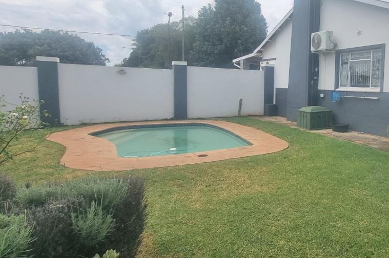6 Bedroom Property for Sale in Clubview Gauteng