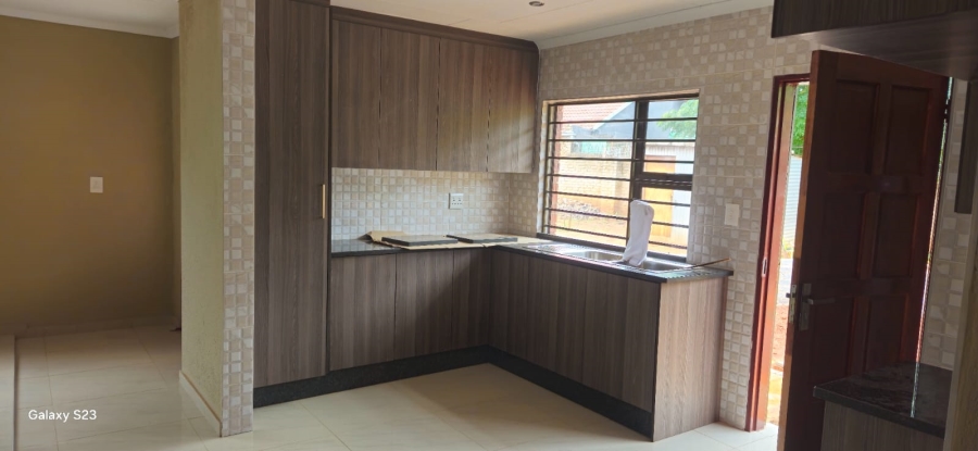 2 Bedroom Property for Sale in Lenasia South Gauteng