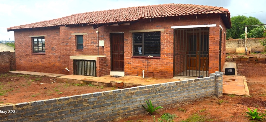 2 Bedroom Property for Sale in Lenasia South Gauteng
