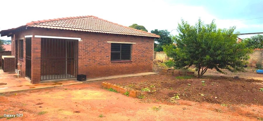 2 Bedroom Property for Sale in Lenasia South Gauteng