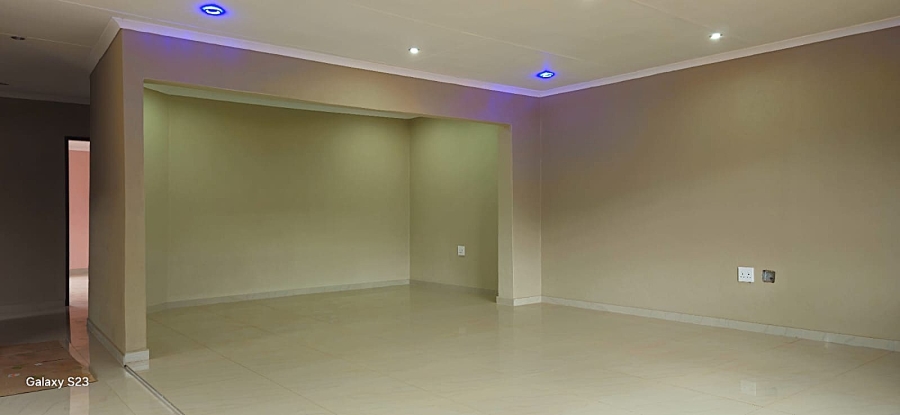 2 Bedroom Property for Sale in Lenasia South Gauteng