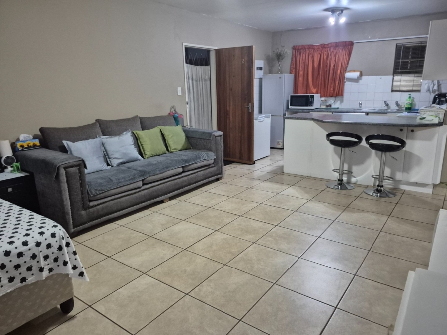 1 Bedroom Property for Sale in Die Hoewes Gauteng