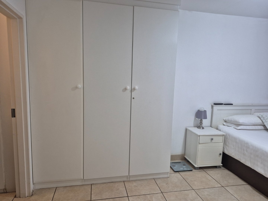 1 Bedroom Property for Sale in Die Hoewes Gauteng