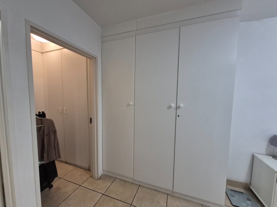 1 Bedroom Property for Sale in Die Hoewes Gauteng