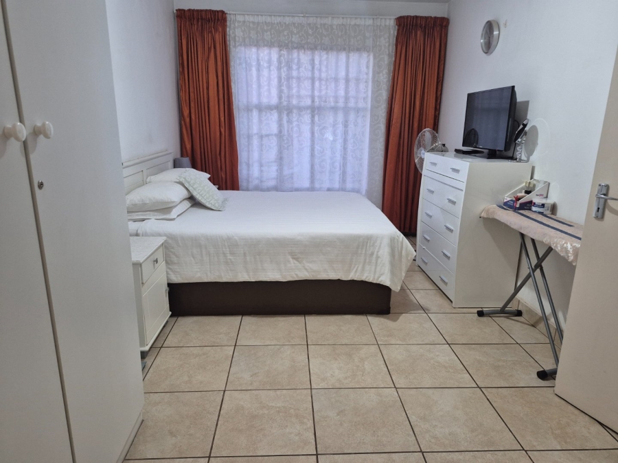 1 Bedroom Property for Sale in Die Hoewes Gauteng