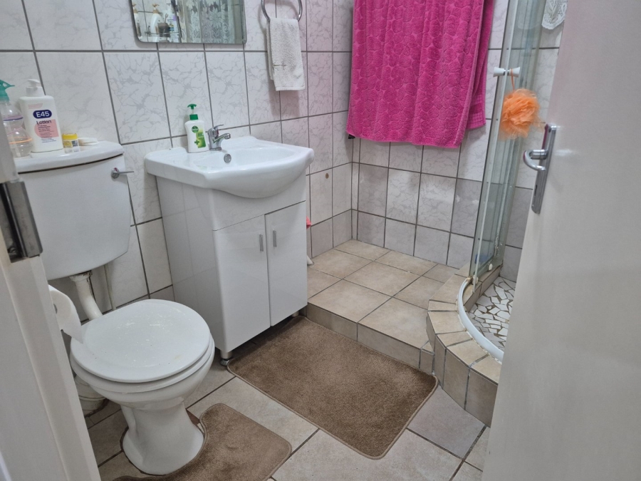 1 Bedroom Property for Sale in Die Hoewes Gauteng