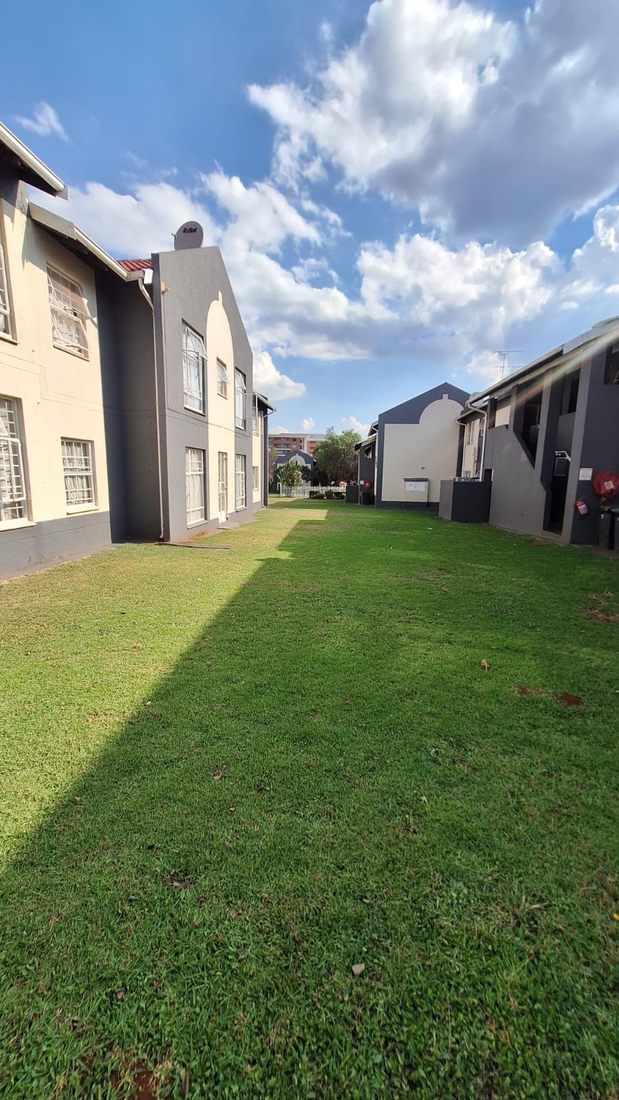 1 Bedroom Property for Sale in Die Hoewes Gauteng
