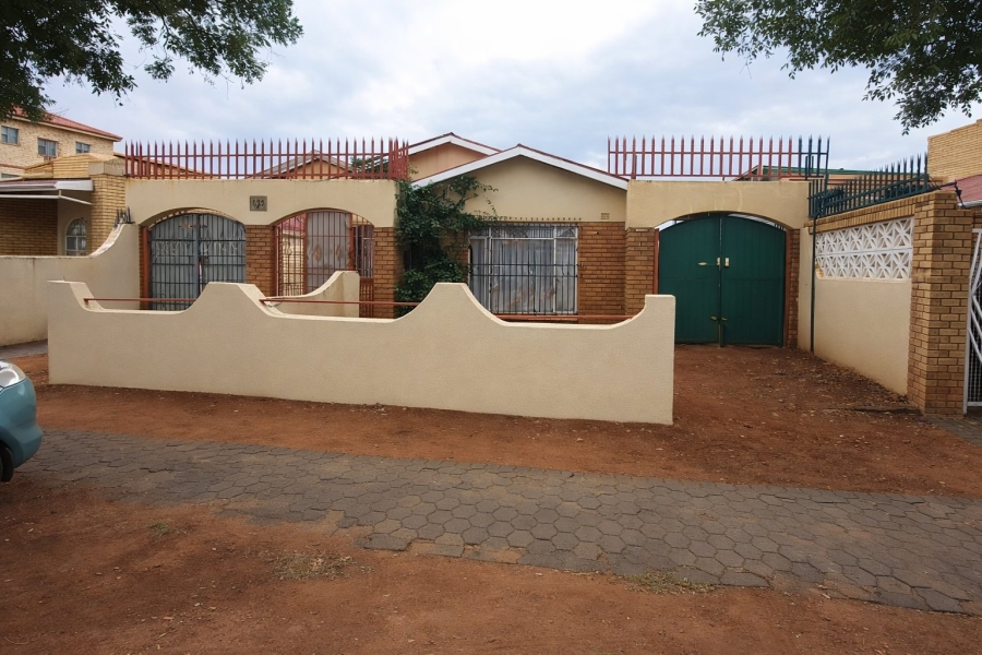 4 Bedroom Property for Sale in Lenasia Ext 1 Gauteng