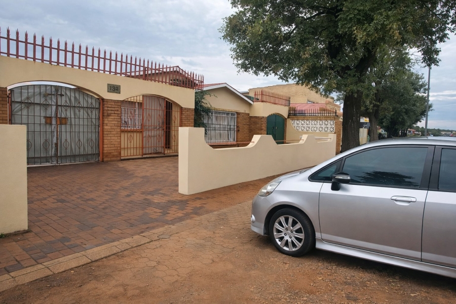 4 Bedroom Property for Sale in Lenasia Ext 1 Gauteng