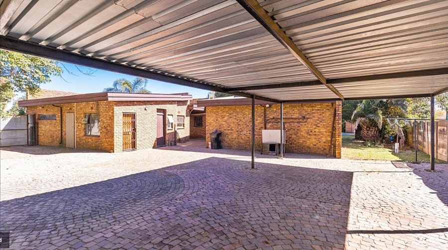 3 Bedroom Property for Sale in Crystal Park Gauteng