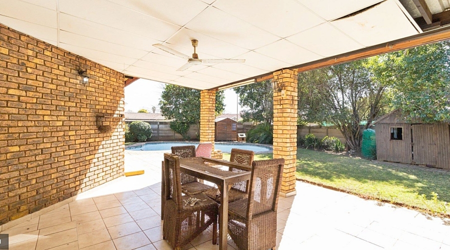 3 Bedroom Property for Sale in Crystal Park Gauteng