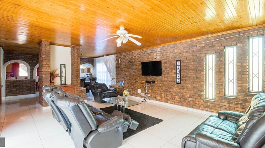 3 Bedroom Property for Sale in Crystal Park Gauteng