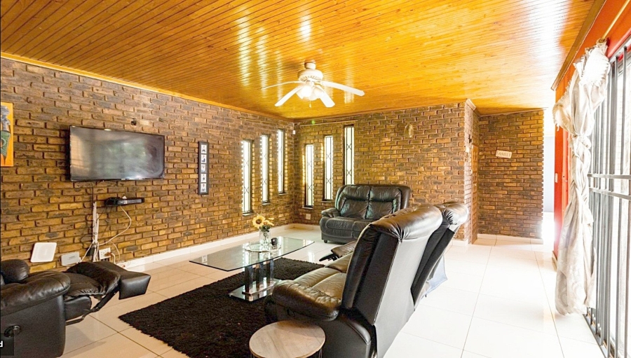 3 Bedroom Property for Sale in Crystal Park Gauteng