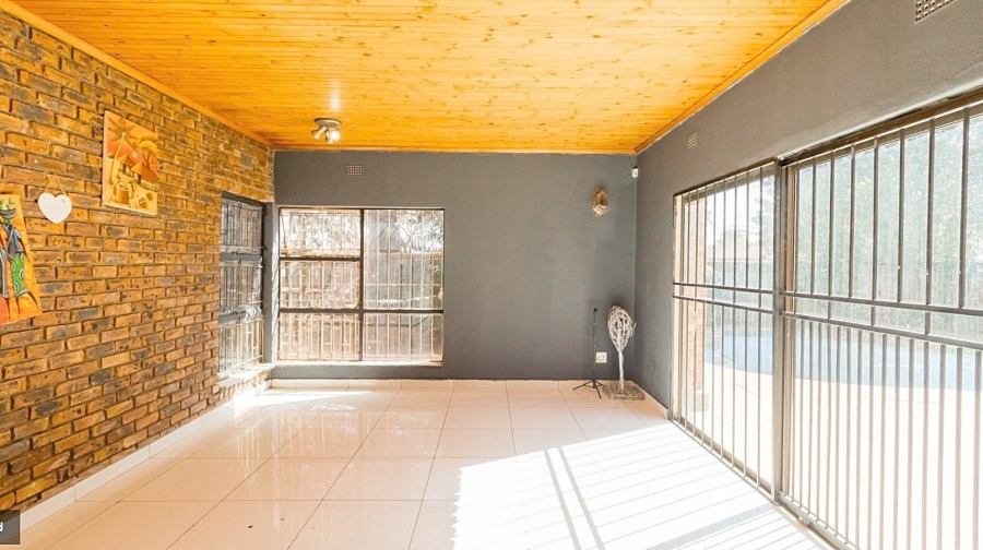 3 Bedroom Property for Sale in Crystal Park Gauteng