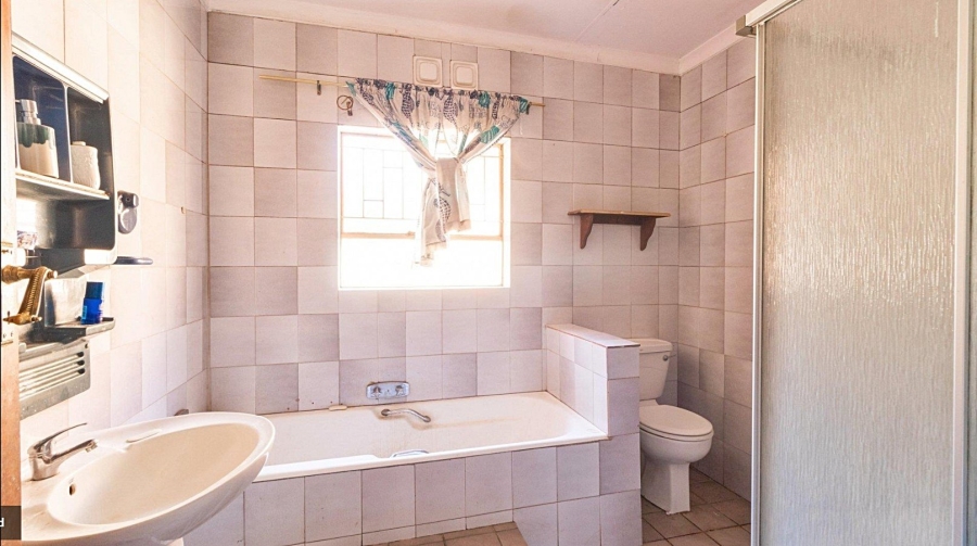 3 Bedroom Property for Sale in Crystal Park Gauteng