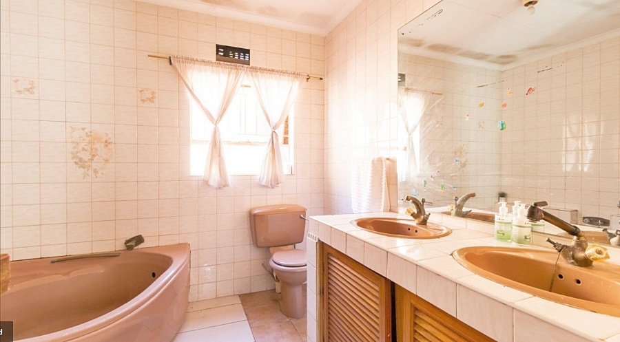 3 Bedroom Property for Sale in Crystal Park Gauteng