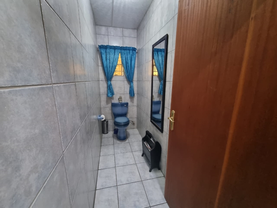 5 Bedroom Property for Sale in Vaaloewer Gauteng