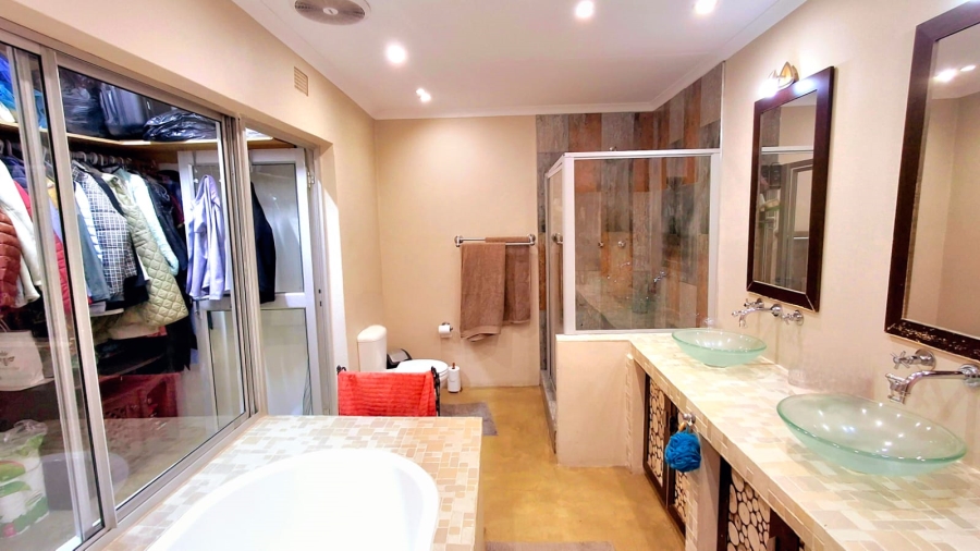 4 Bedroom Property for Sale in Vanderbijlpark SE 3 Gauteng
