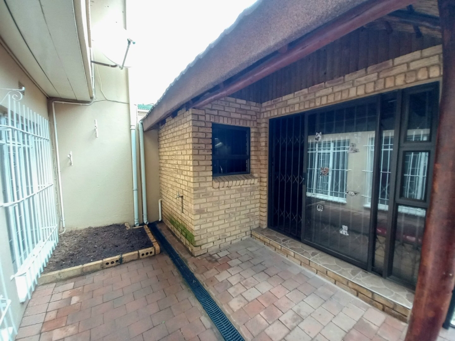 2 Bedroom Property for Sale in Primrose Hill Gauteng
