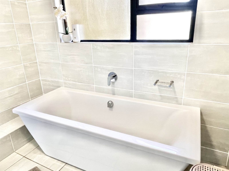 3 Bedroom Property for Sale in Waterfall Gauteng