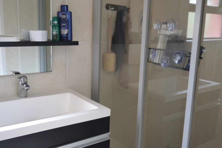 2 Bedroom Property for Sale in Greenstone Crest Gauteng