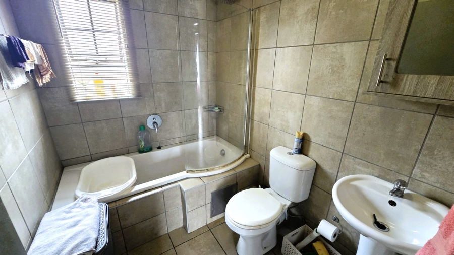 2 Bedroom Property for Sale in Montana Tuine Gauteng