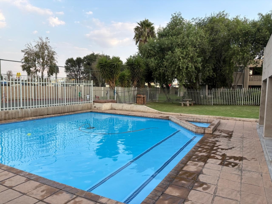 To Let 2 Bedroom Property for Rent in New Market Park Gauteng