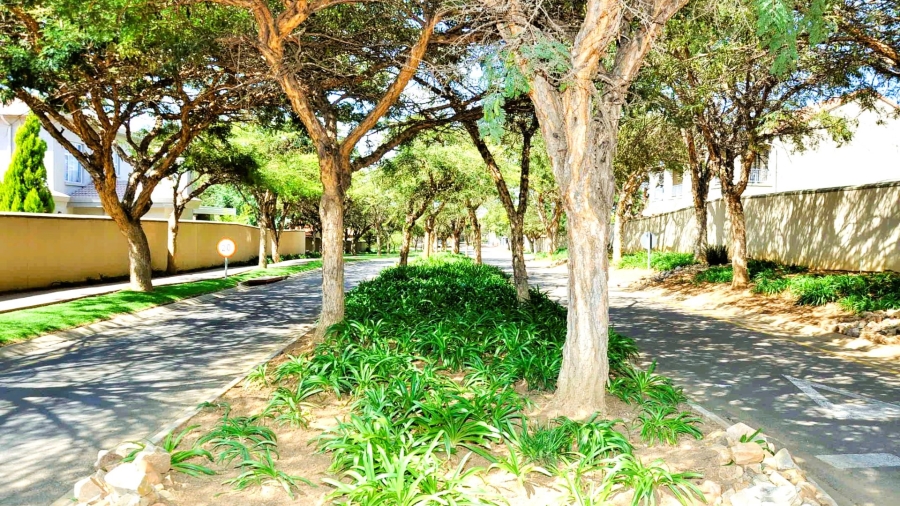 2 Bedroom Property for Sale in Leeuwenhof Estate Gauteng