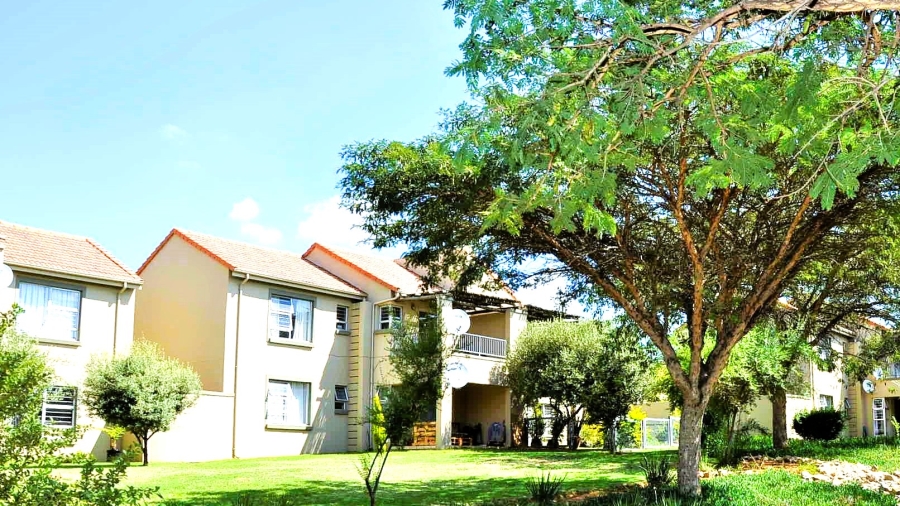 2 Bedroom Property for Sale in Leeuwenhof Estate Gauteng