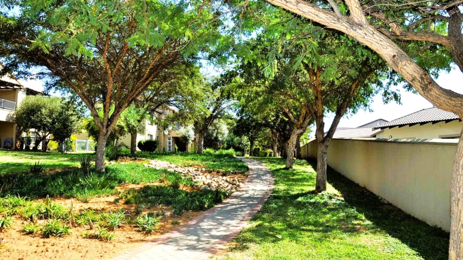 2 Bedroom Property for Sale in Leeuwenhof Estate Gauteng