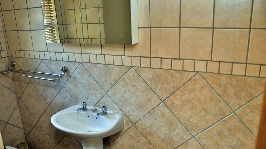 2 Bedroom Property for Sale in Leeuwenhof Estate Gauteng