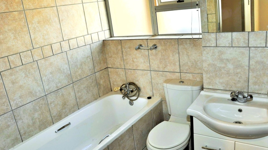 2 Bedroom Property for Sale in Leeuwenhof Estate Gauteng