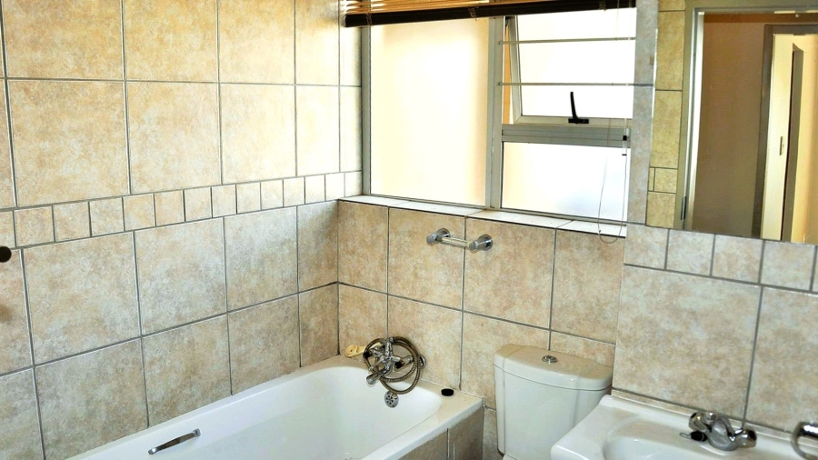 2 Bedroom Property for Sale in Leeuwenhof Estate Gauteng