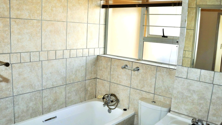 2 Bedroom Property for Sale in Leeuwenhof Estate Gauteng