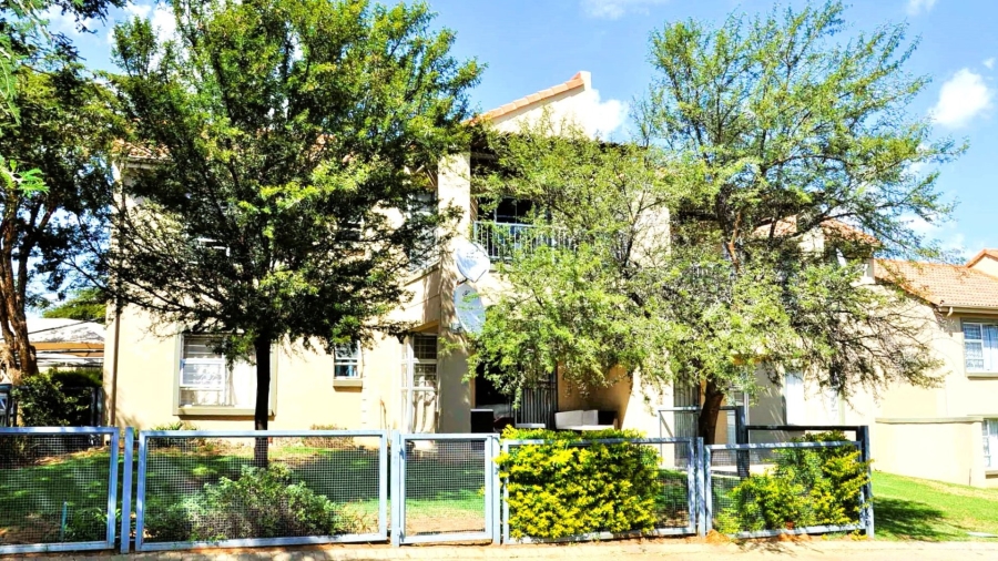 2 Bedroom Property for Sale in Leeuwenhof Estate Gauteng
