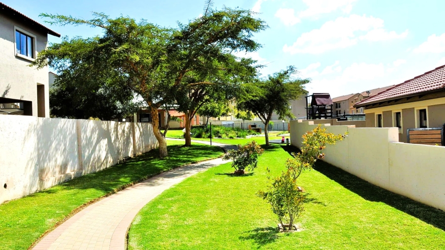 2 Bedroom Property for Sale in Leeuwenhof Estate Gauteng