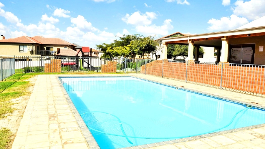2 Bedroom Property for Sale in Leeuwenhof Estate Gauteng
