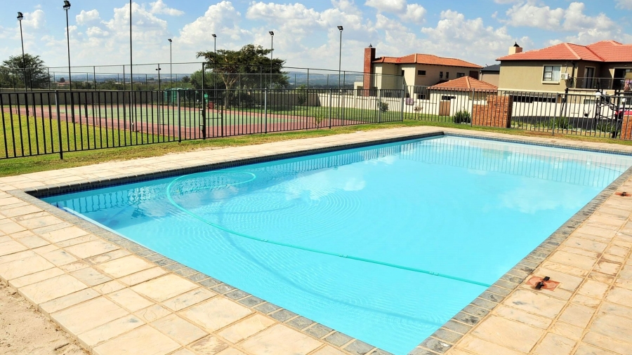 2 Bedroom Property for Sale in Leeuwenhof Estate Gauteng