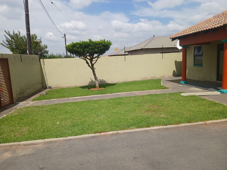 5 Bedroom Property for Sale in Protea Glen Gauteng