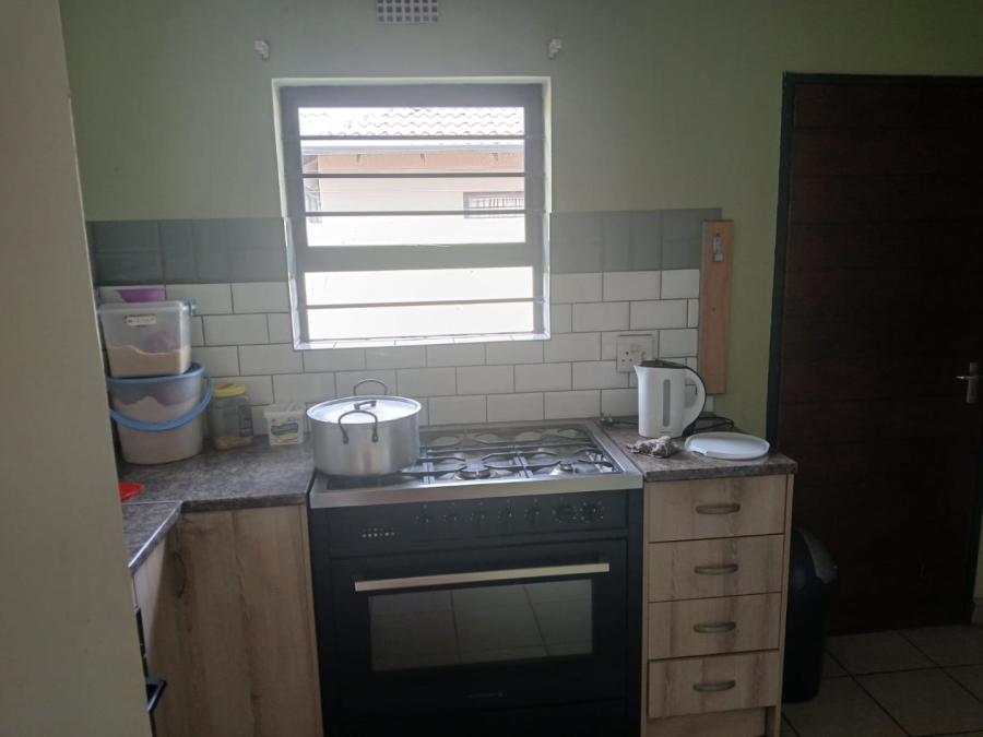 5 Bedroom Property for Sale in Protea Glen Gauteng