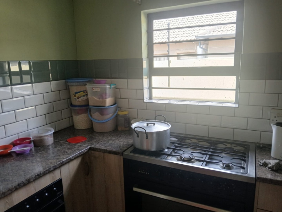 5 Bedroom Property for Sale in Protea Glen Gauteng