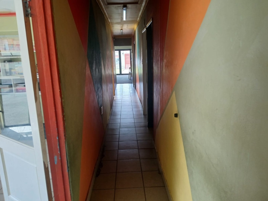 5 Bedroom Property for Sale in Protea Glen Gauteng