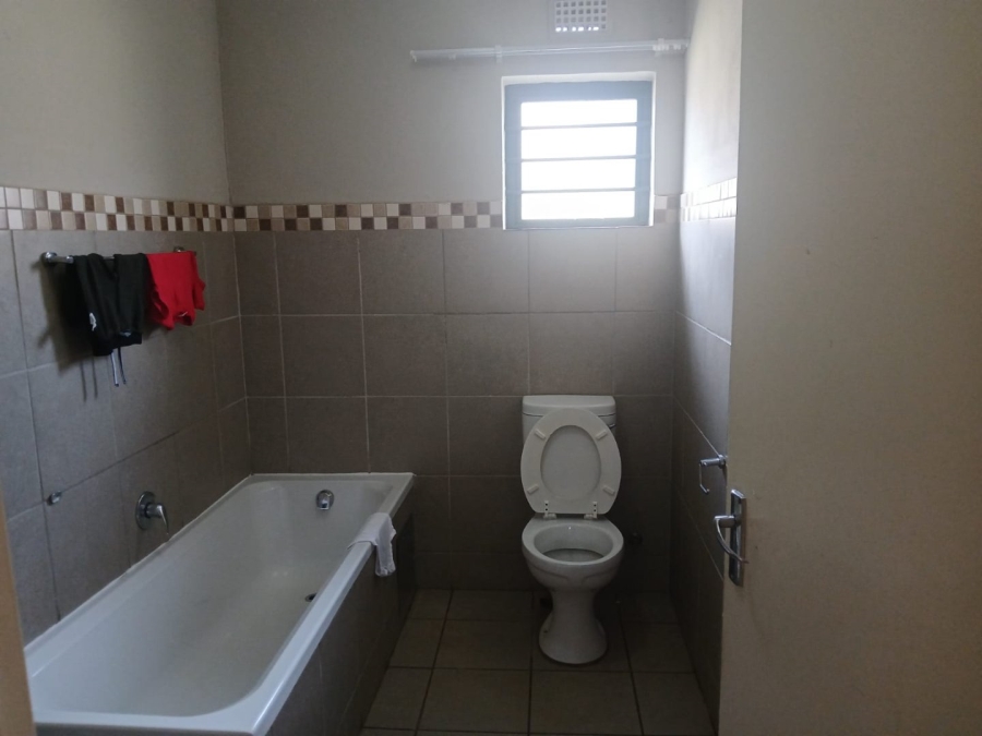 5 Bedroom Property for Sale in Protea Glen Gauteng