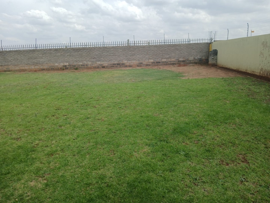 5 Bedroom Property for Sale in Protea Glen Gauteng