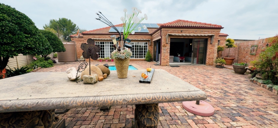 3 Bedroom Property for Sale in Three Rivers Gauteng