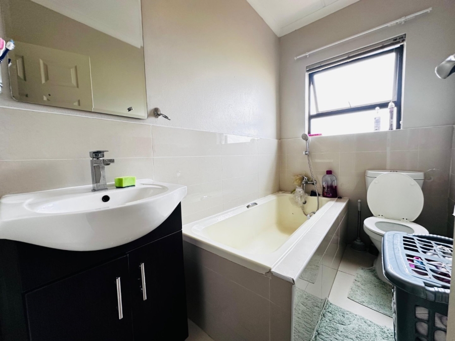 To Let 3 Bedroom Property for Rent in Fairlead Gauteng