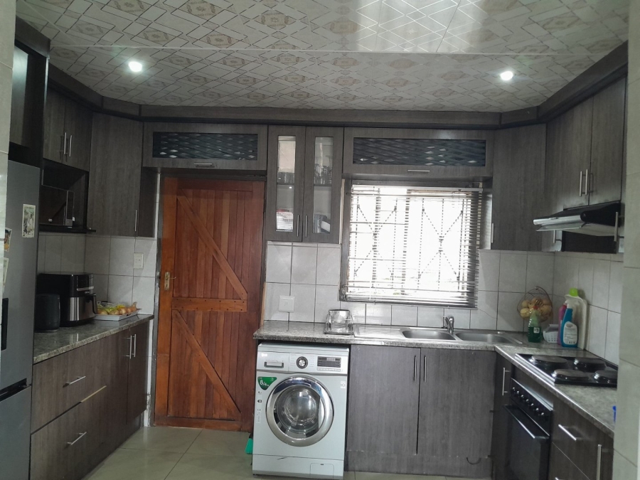 3 Bedroom Property for Sale in Nkwe Estate Gauteng