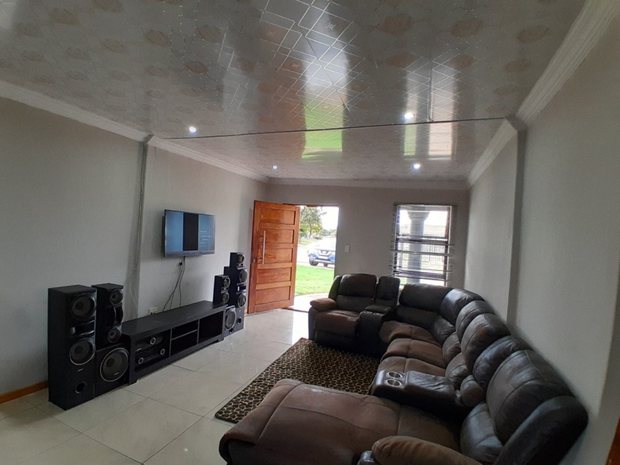 3 Bedroom Property for Sale in Nkwe Estate Gauteng