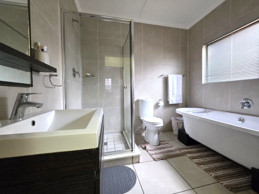 3 Bedroom Property for Sale in Longmeadow Gauteng